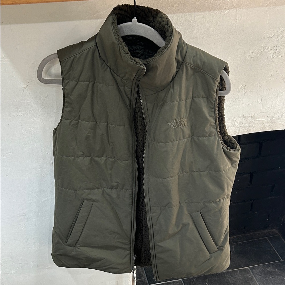 NWT The North Face Olive Green Puffer Vest